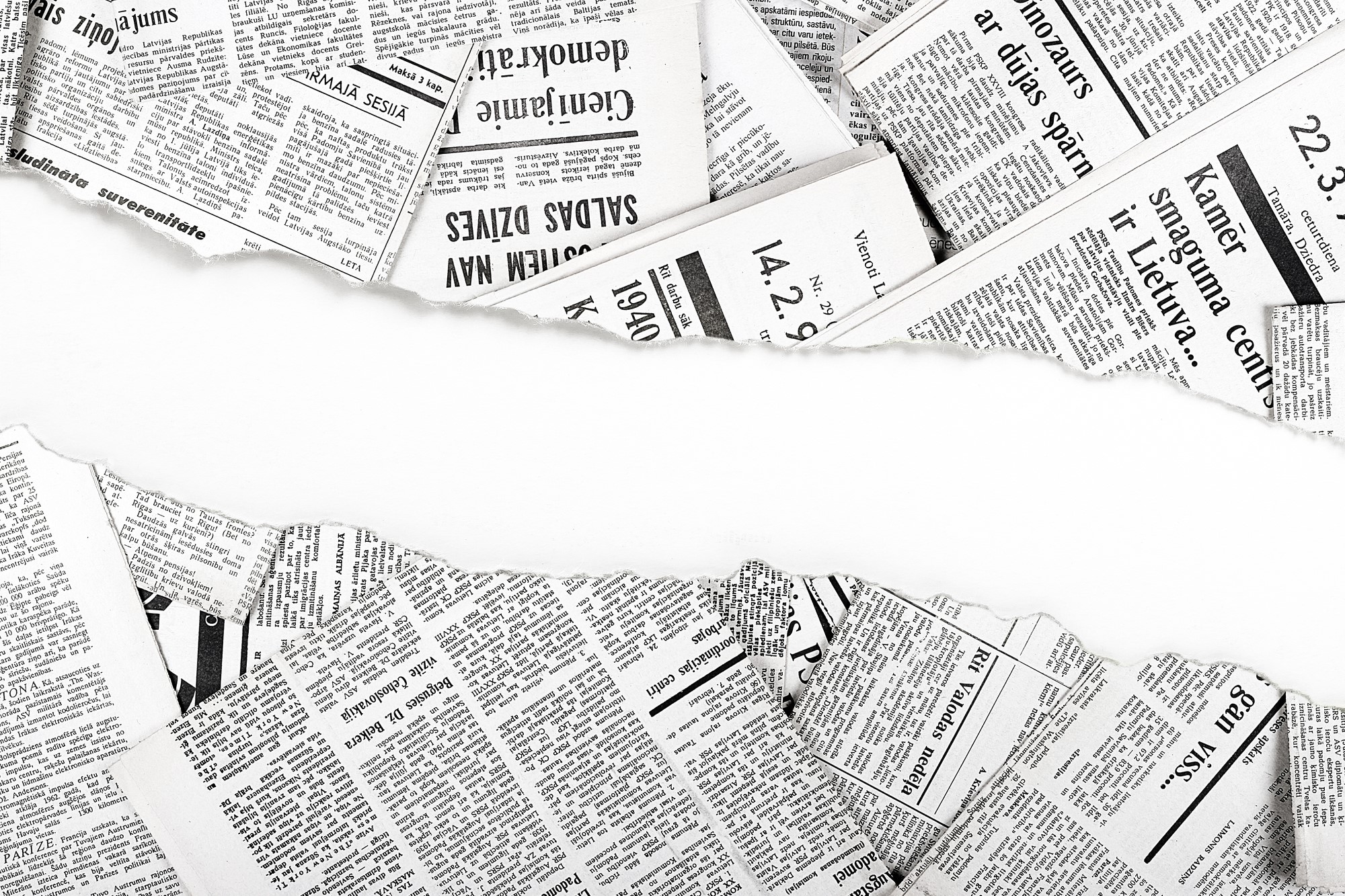 газеты и письма лежали на столе вперемешку